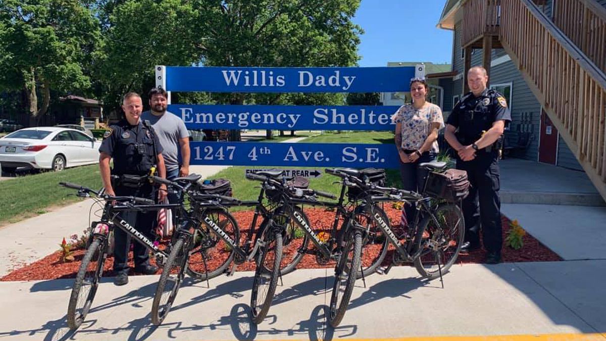Cedar Rapids police deliver decommissioned police bicycles to Willis Dady Homeless Services