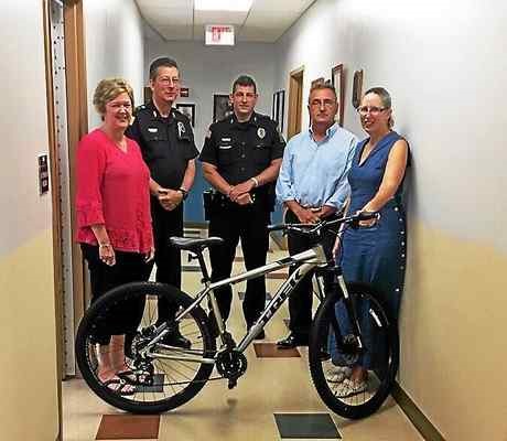 Oneida Elks Club donates to police department, Recreation Center