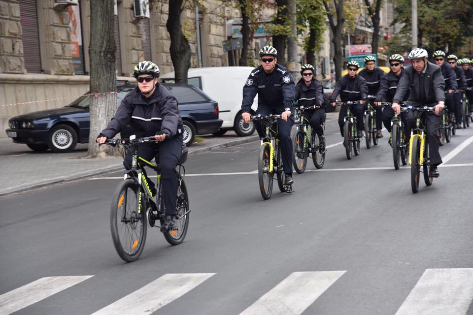 Ambassador Pettit Participated in the Launch of the INL Supported Police Bicycle Patrol Unit in Mold