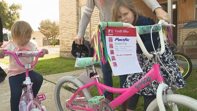 Converse community, SAPD bike patrol chip in to make Christmas special for local family